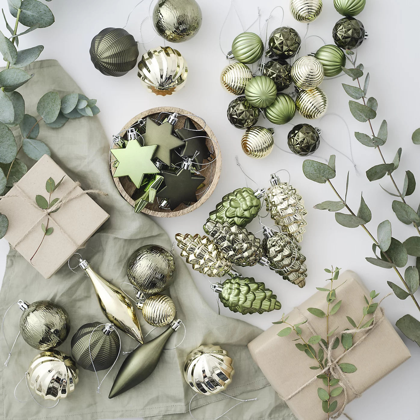 Green, gold & silver Plastic Christmas Tree decoration, Pack of 50 Baubles