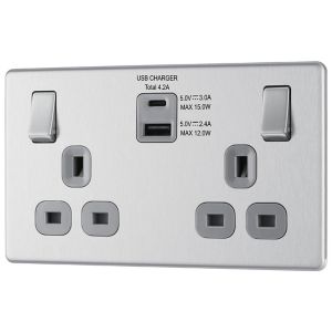 GoodHome Brushed Steel Double 13A Screwless Switched Socket with USB X2 4.2A & Grey Inserts